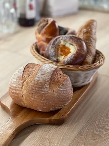 Čerstvé remeselné pečivo a chlieb v Prengo Craft Bistro
